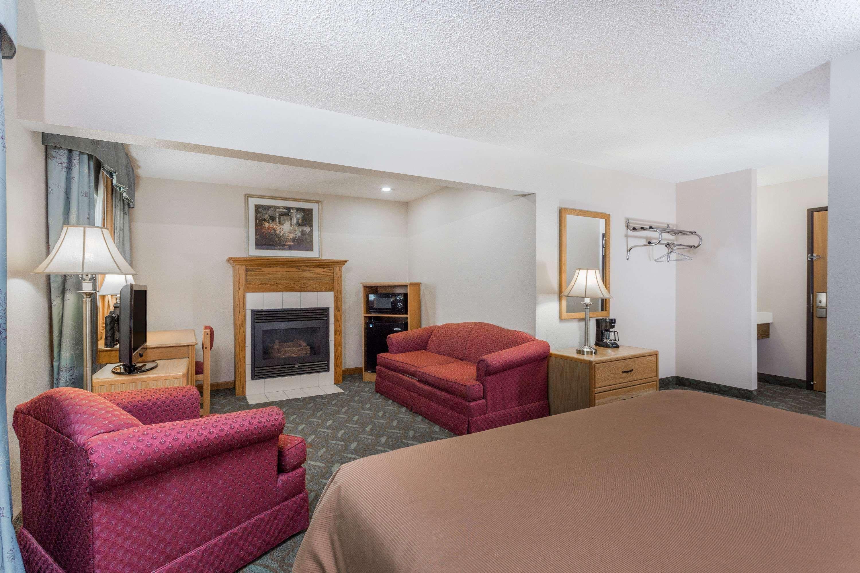 Super 8 By Wyndham Monroe Wi Hotel Ngoại thất bức ảnh