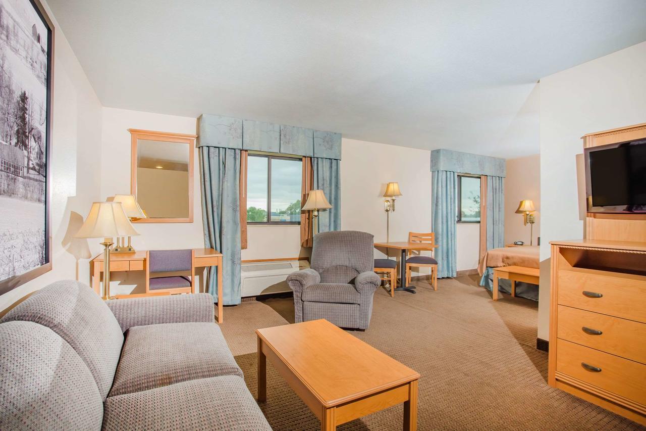 Super 8 By Wyndham Monroe Wi Hotel Ngoại thất bức ảnh