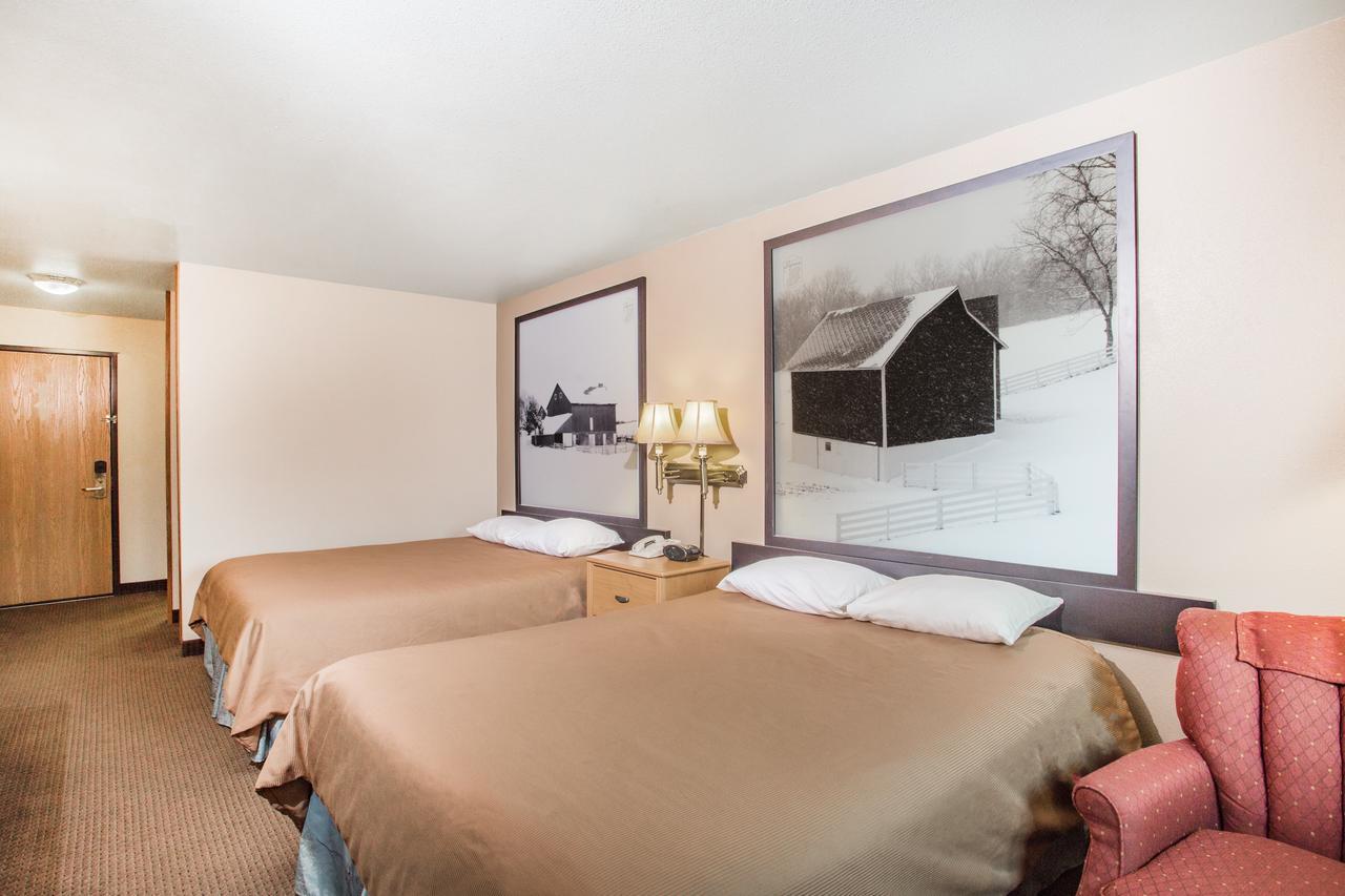 Super 8 By Wyndham Monroe Wi Hotel Ngoại thất bức ảnh